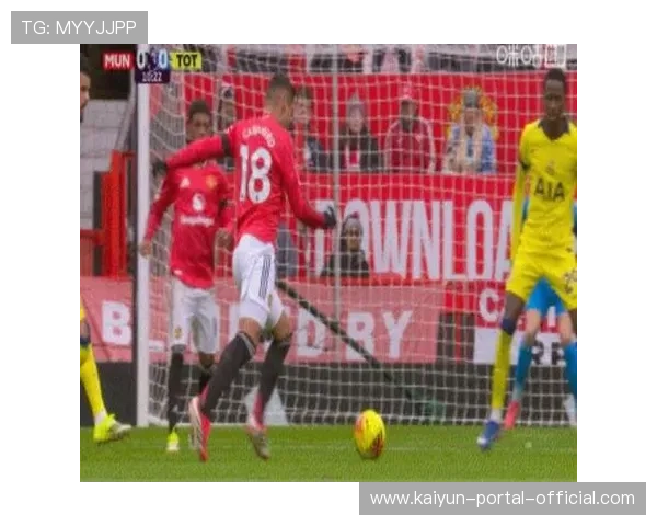 姆伯莫锋线摇摆位出彩 曼联进攻体系更趋多元 姆伯莫锋线摇摆位出彩 曼联进攻体系更趋多元