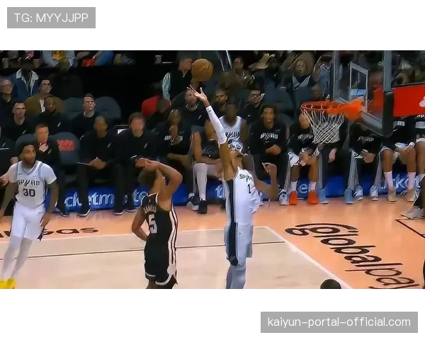 文班亚马防守覆盖面积数据惊人，马刺内线屏障有效降低对手禁区命中率